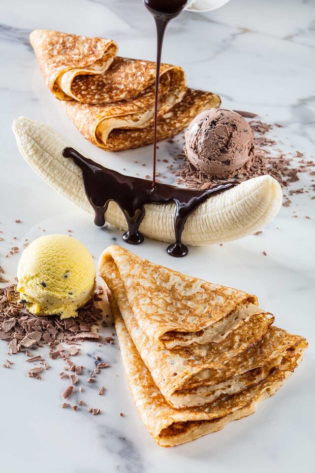 Фотосъемка блинчиков с бананом под шоколадной глазурью и мороженым для Территории Мороженого.Фотограф и фуд-стилист Слава Поздняков. 