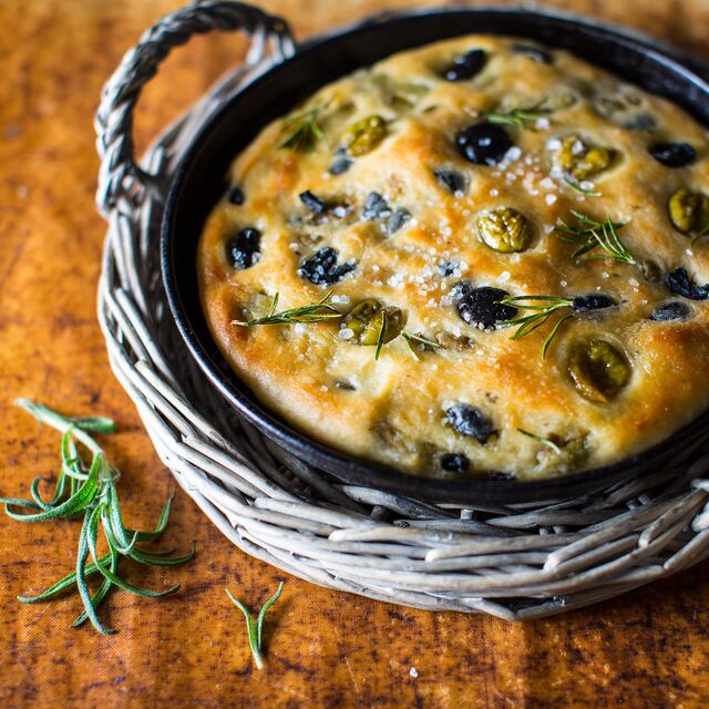 Фотосъемка блюд для Bonduelle. Фоккача с маслинами и оливками. Фуд-стилист и фотограф Слава Поздняков