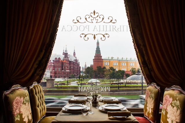 Фотосъемка интерьера ресторана Националь с видом на Красную площадь. Фотограф Слава Поздняков.