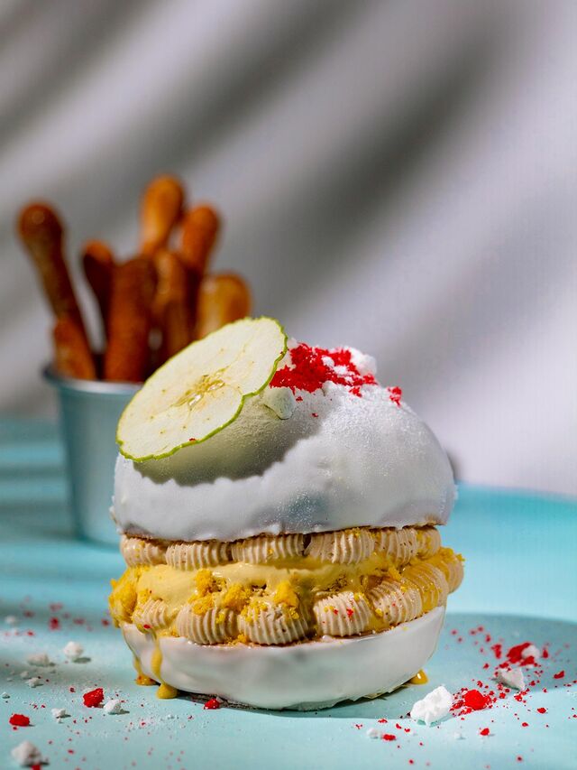 Фотосъемка айс-бургера с мороженым. Фотосъемка для кафе Чистая Линия. Фотограф и фуд-стилист Слава Поздняков. 