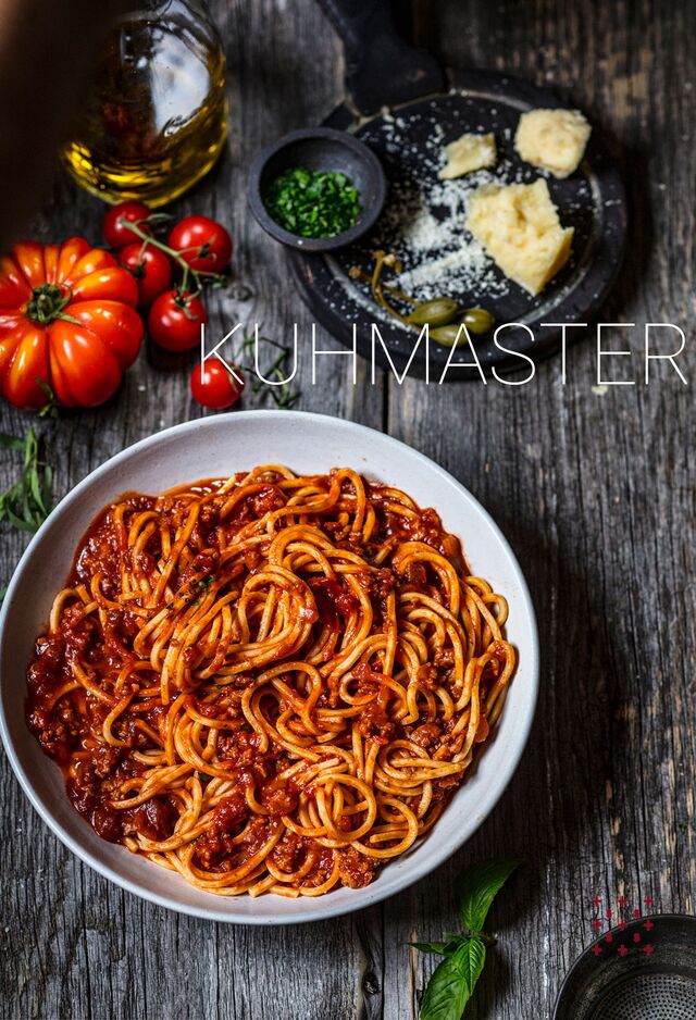 Проект КУХМАСТЕР. Фотосъемка для каталога. Фотосъемка спагетти в томатном соусе. Фотосъемка соусов, приготовление блюд, фотосъемка блюд. Фуд-стилист, фотограф Слава Поздняков. 