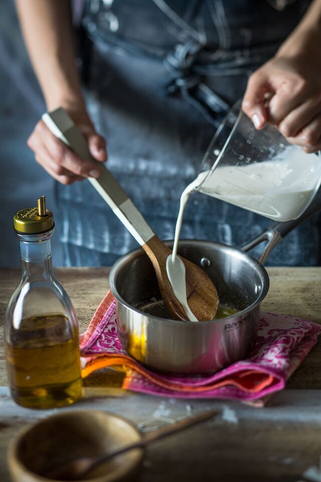 Мастер-класс по приготовлению для книги Ю. Высоцкой «Кухня» Мастер-класс по приготовлению для книги Ю. Высоцкой «Кухня». Фуд-стилист и фотограф Слава Поздняков