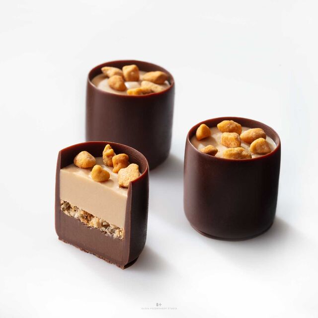Фотосъемка шоколадных конфет с орехами КОМИЛЬФО для упаковки. Nestle. Фуд-стилист, фотограф Слава Поздняков.