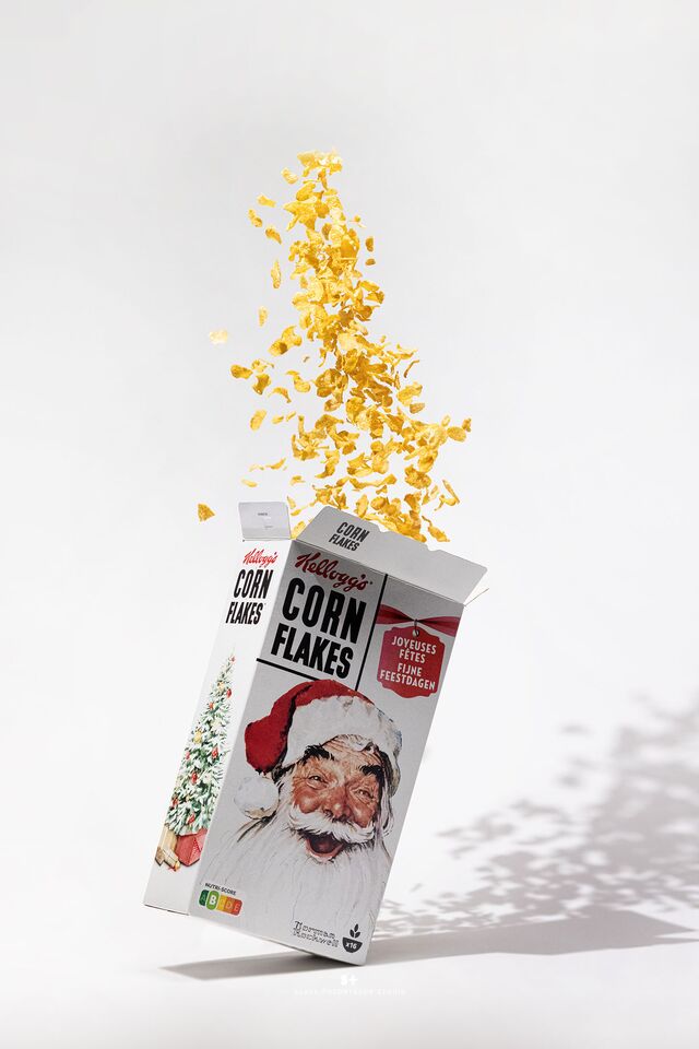 Постер Corn Flakes. Фотосъемка хлопьев Corn Flakes. Santa Claus. Фуд-стилист и фотограф Слава Поздняков. 