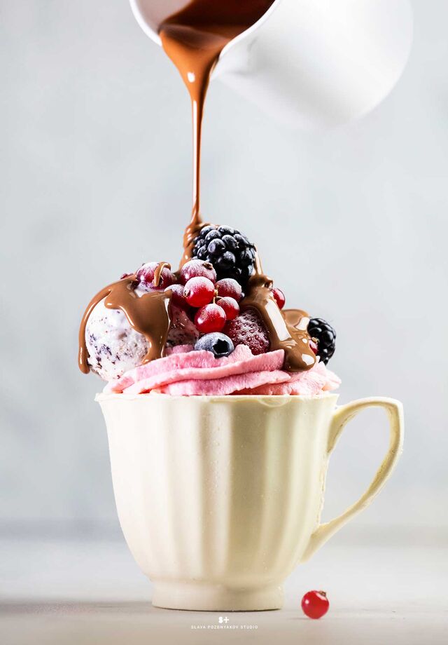Фотосъемка десертов с мороженым Чистая Линия. Шоколадная кружка. Фуд-стайлинг, компоновка, фотосъемка десертов. Фуд-стилист, фотограф Слава Поздняков.