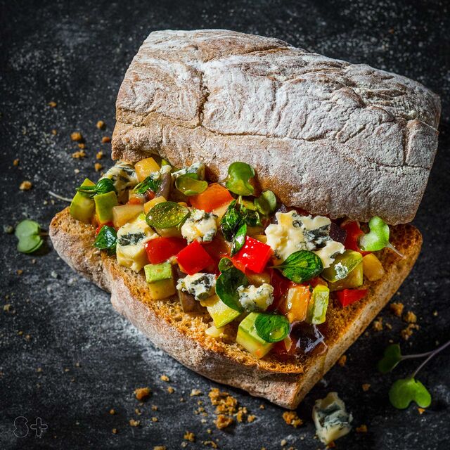 Фотосъемка сендвича из овощей. Кафе Чистая Линия. Фуд-Стилист, фотограф Слава Поздняков. 
