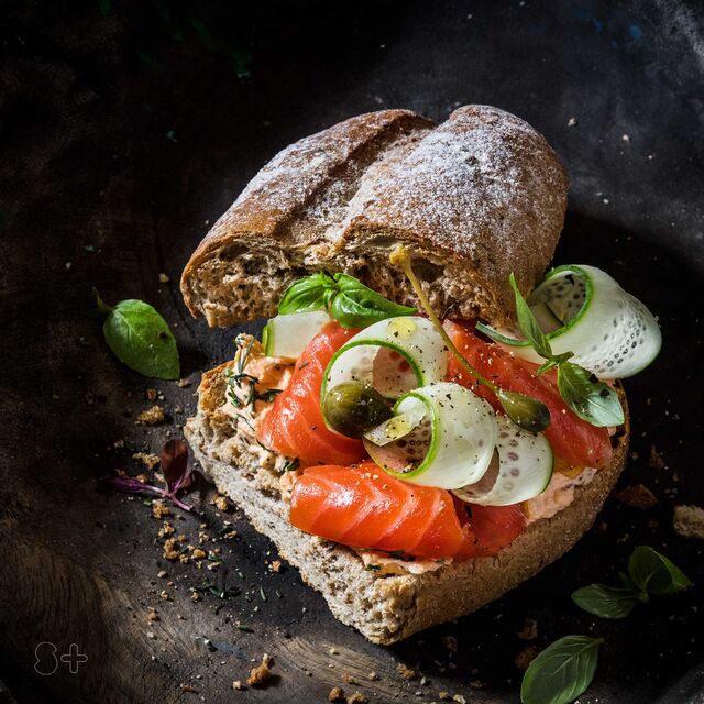Сэндвич со слабосоленым лососем. Фуд-стайлинг, компоновка, фотосъемка. Фотограф и фуд-стилист Слава Поздняков. Сэндвич со слабосоленым лососем. Фуд-стайлинг, компоновка, фотосъемка. Фотограф и фуд-стилист Слава Поздняков.