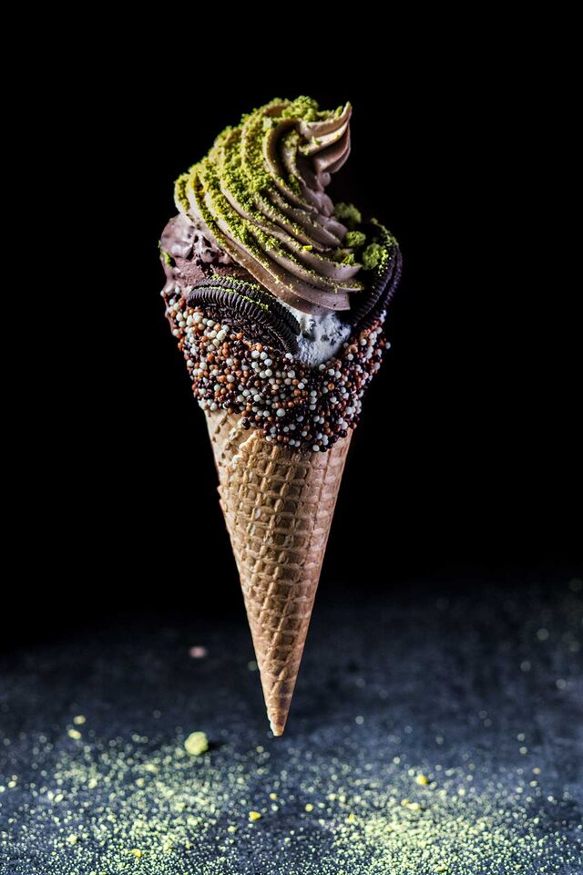 Фотосъемка хрустящего рожка с мороженым Чистая Линия, с кокосовым и шоколадно-ореховым кремом для Территории Мороженого.Фотограф и фуд-стилист Слава Поздняков. 