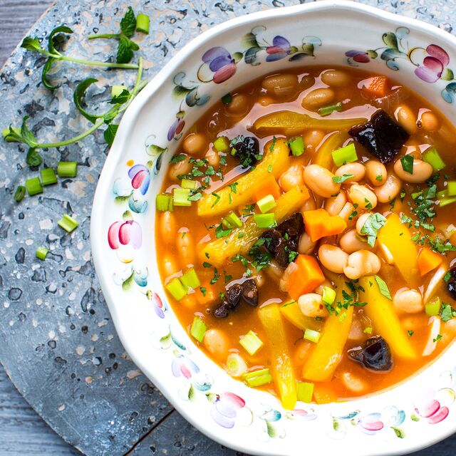 Фотосъемка супа с фасолью. Фуд стилист и фотограф Слава Поздняков
