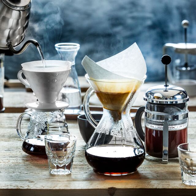 Постановочная композиция кофе, френчпресса, кемекса, пуровера для Travelerscoffee
